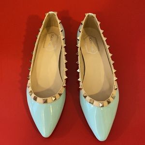 Cute Rockstud Flats.